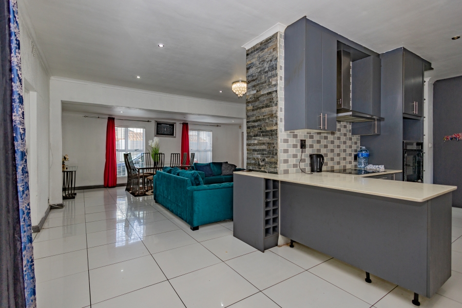 5 Bedroom Property for Sale in Vasco Estate Western Cape